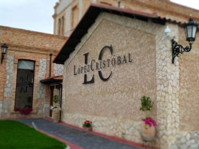 Representación de nuestro logo : LC - López Cristóbal. El sitio perfecto para hacerse una foto durante las visitas